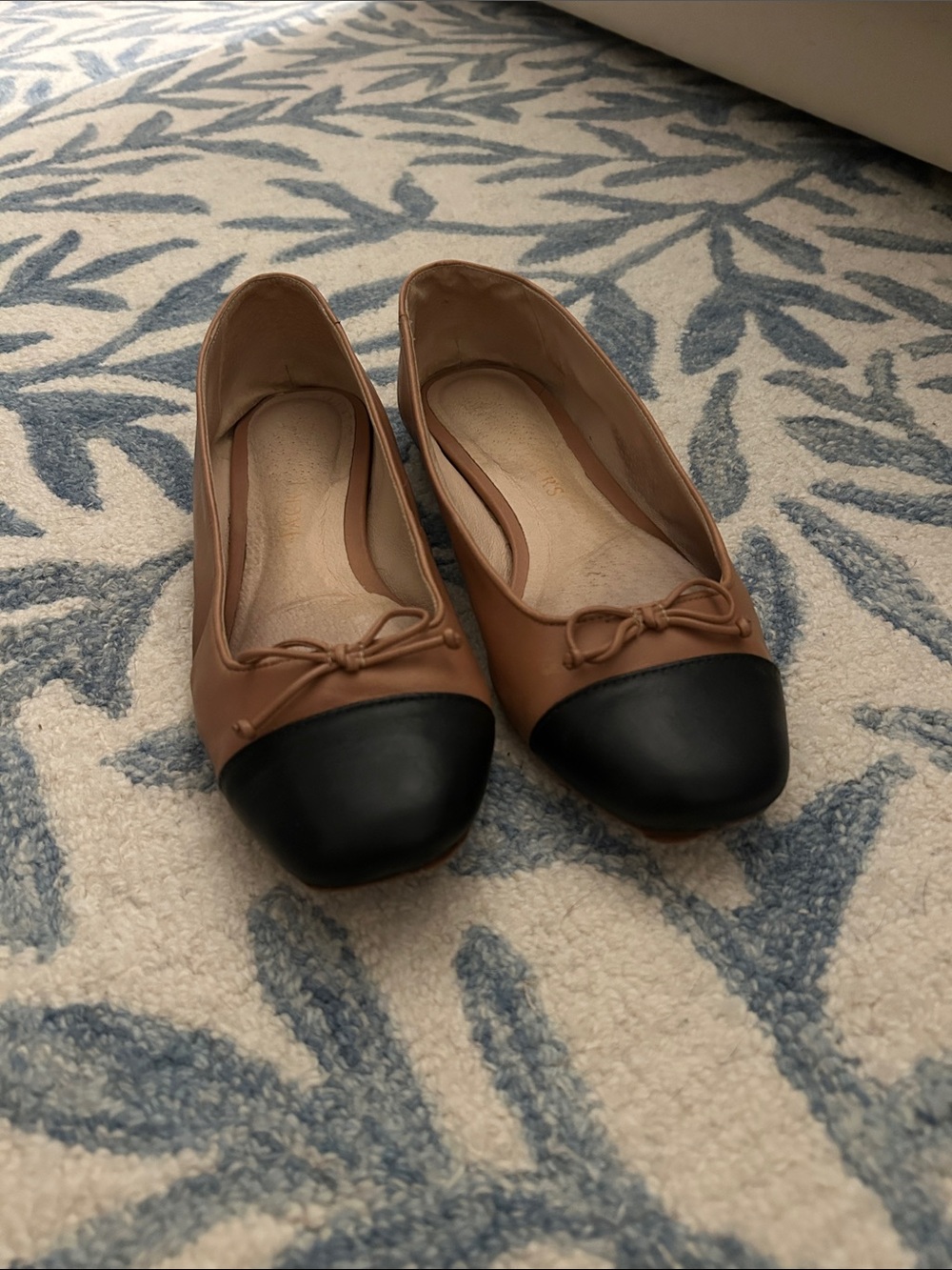 Jack Rogers Women's Two-Tone Tan and Black Cap-Toe Ballet Flats Size 9.5 M